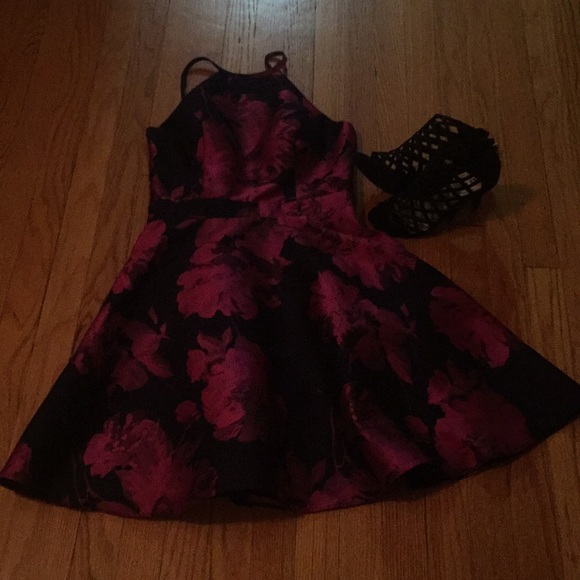 Dress - Picture 1 of 4